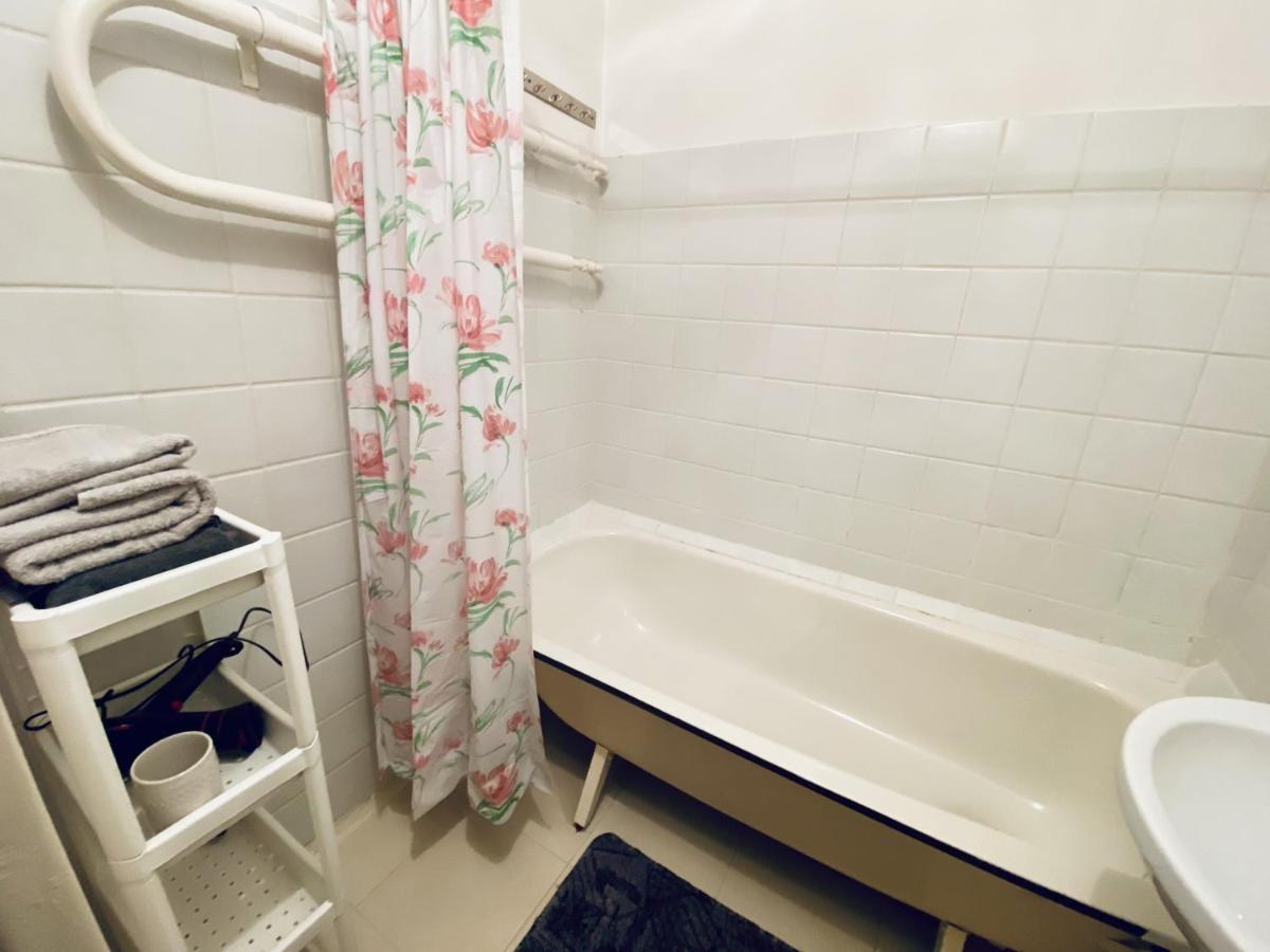 Spacious 3-room & Parking Lejlighed *
